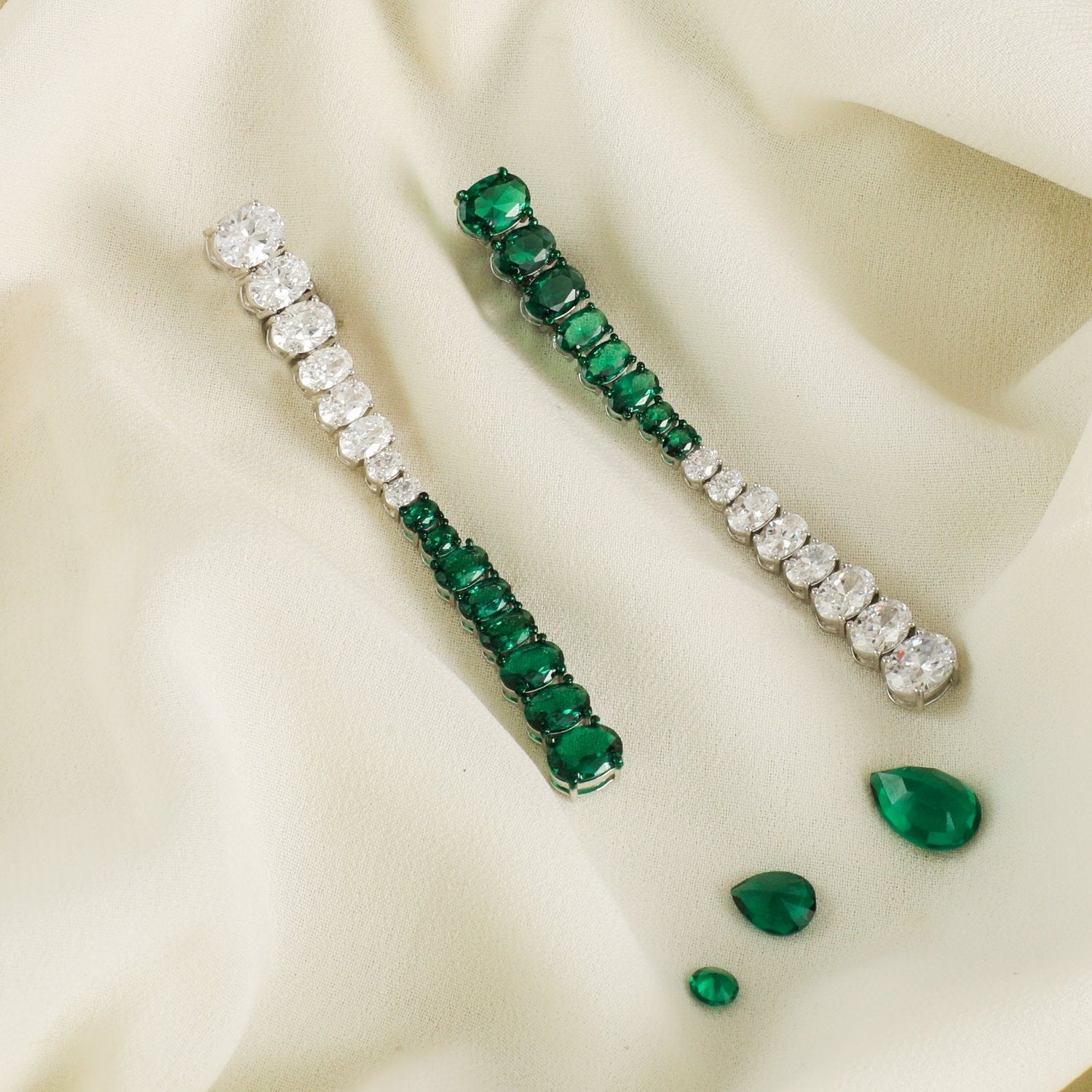 Emeraude Glamour Party Silver Earrings