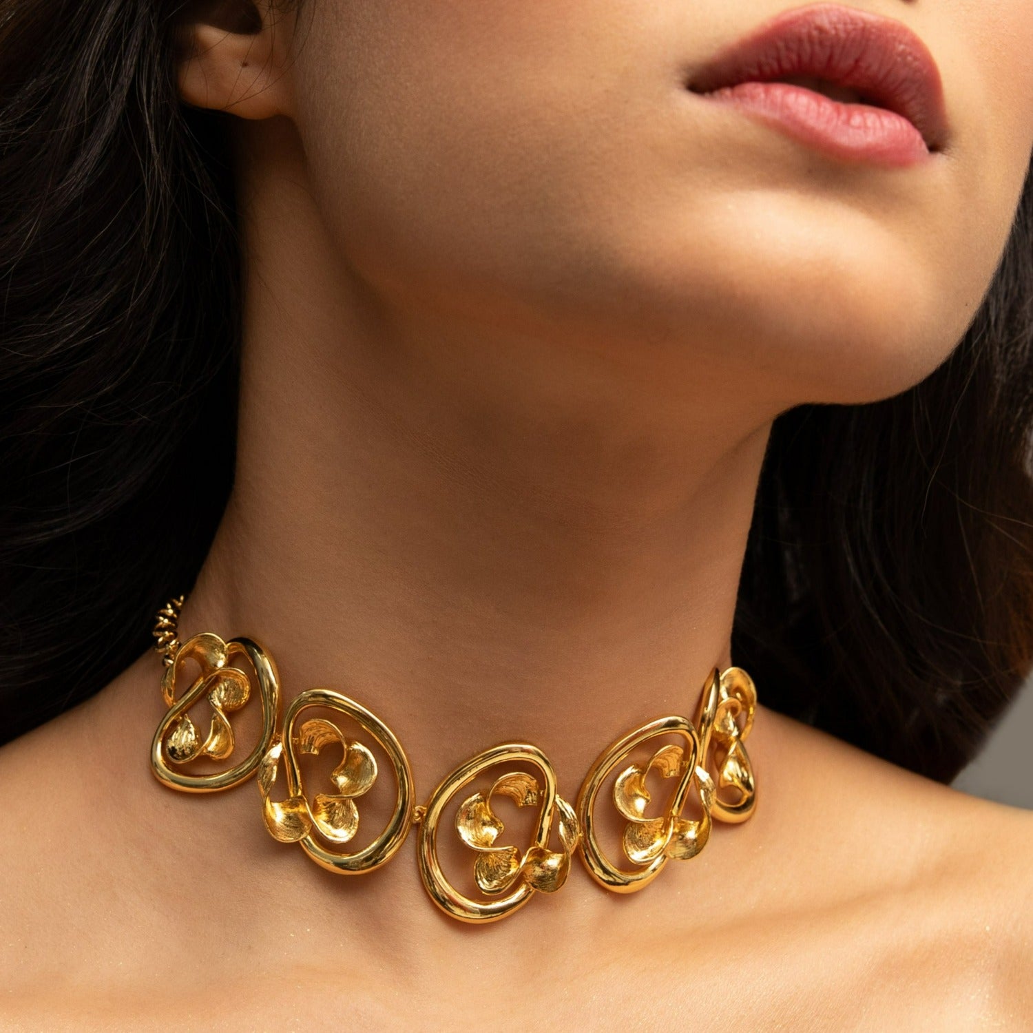 Sandscape Statement Floral Silver Choker