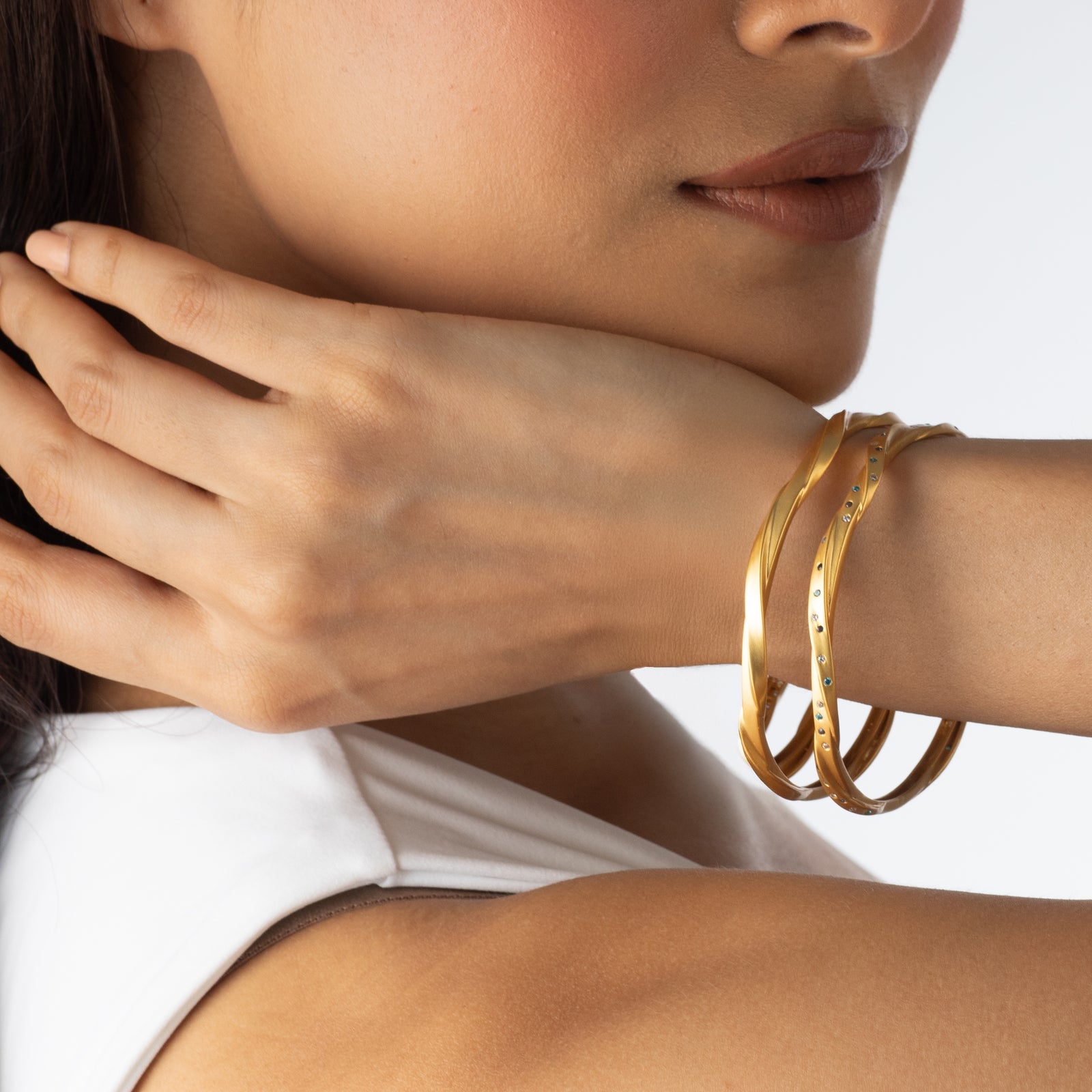 Coastline Sway Silver Bangle