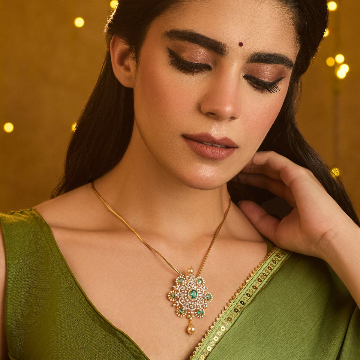 Nivriti Green & White CZ Silver Pendant Necklace