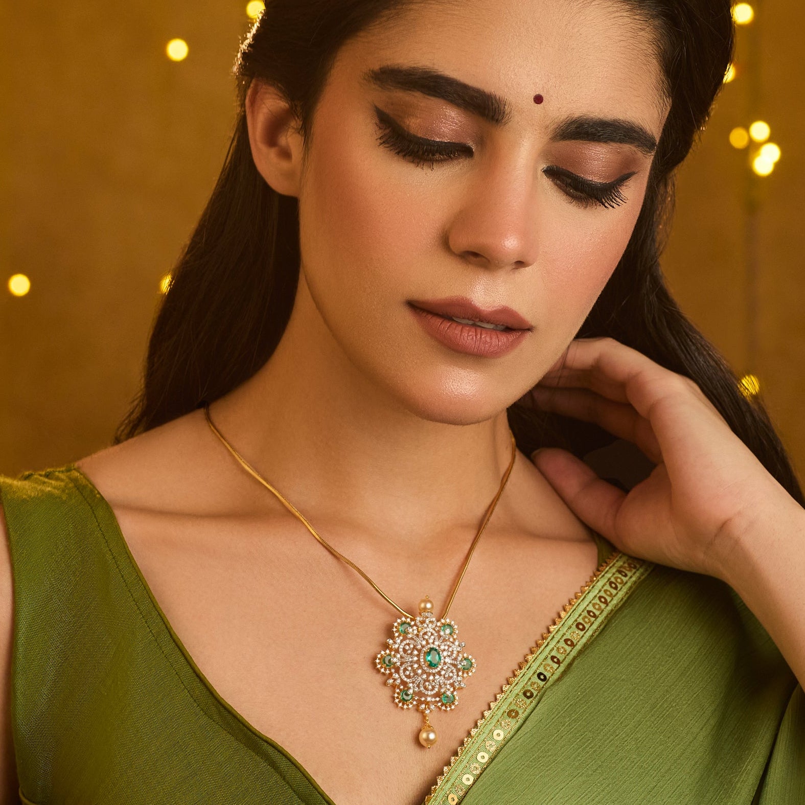 Nivriti Green & White CZ Silver Pendant Necklace