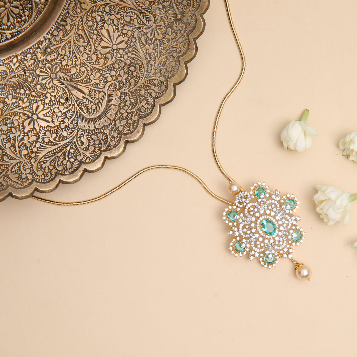 Nivriti Green & White CZ Silver Pendant Necklace