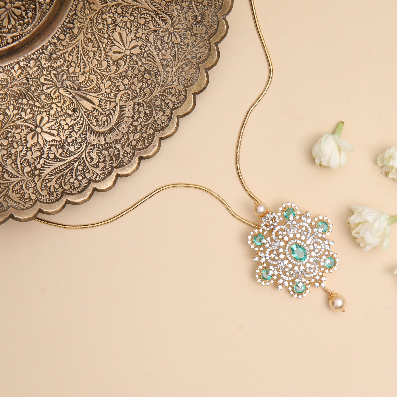 Nivriti Green & White CZ Silver Pendant Necklace