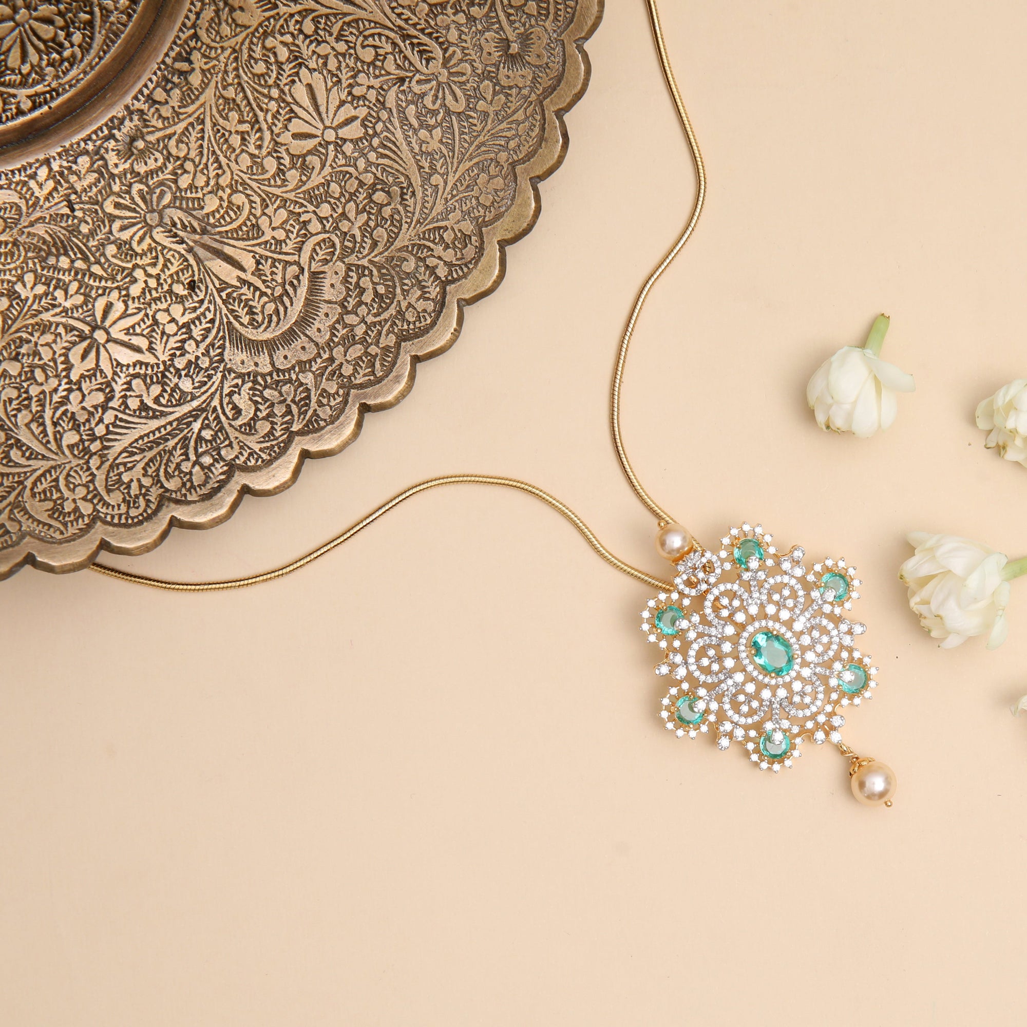 Nivriti Green & White CZ Silver Pendant Necklace