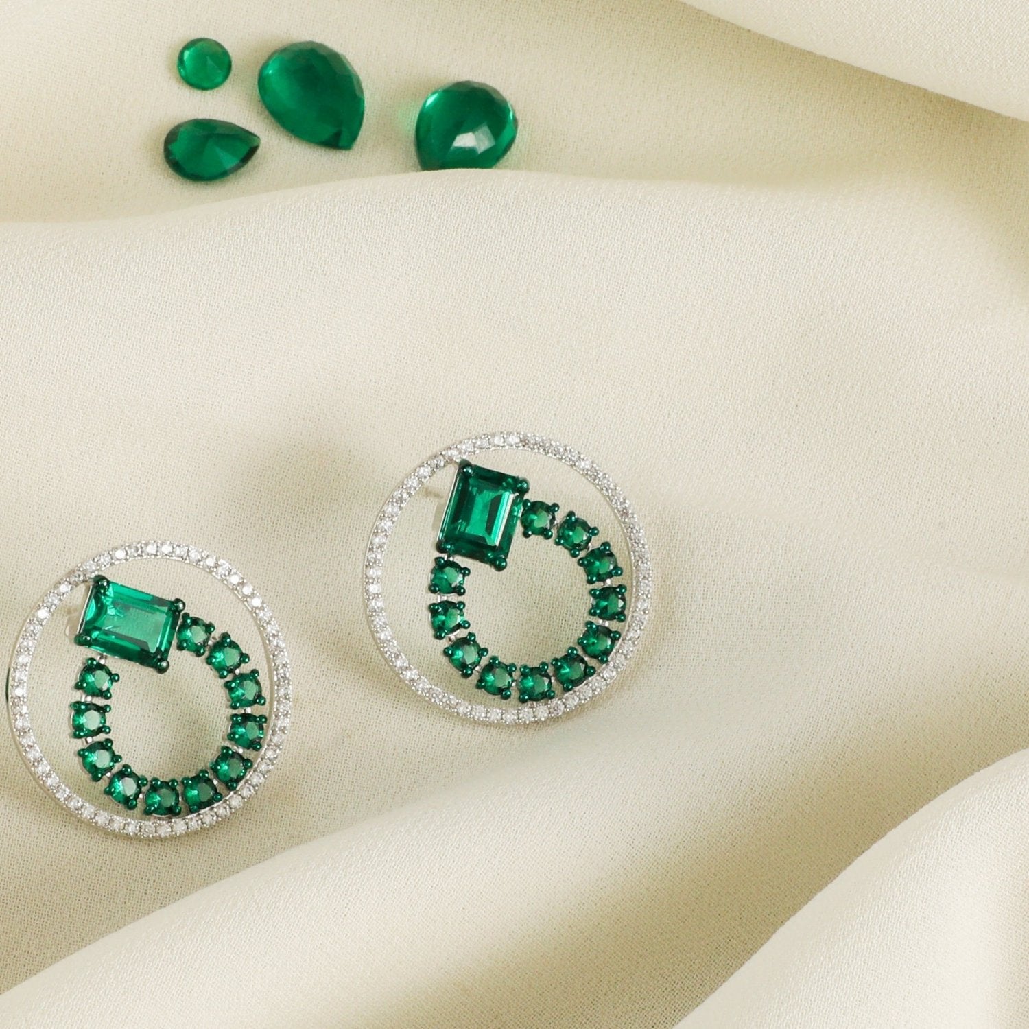 Earrings Emeraude Ivy Glow Round Silver Earrings