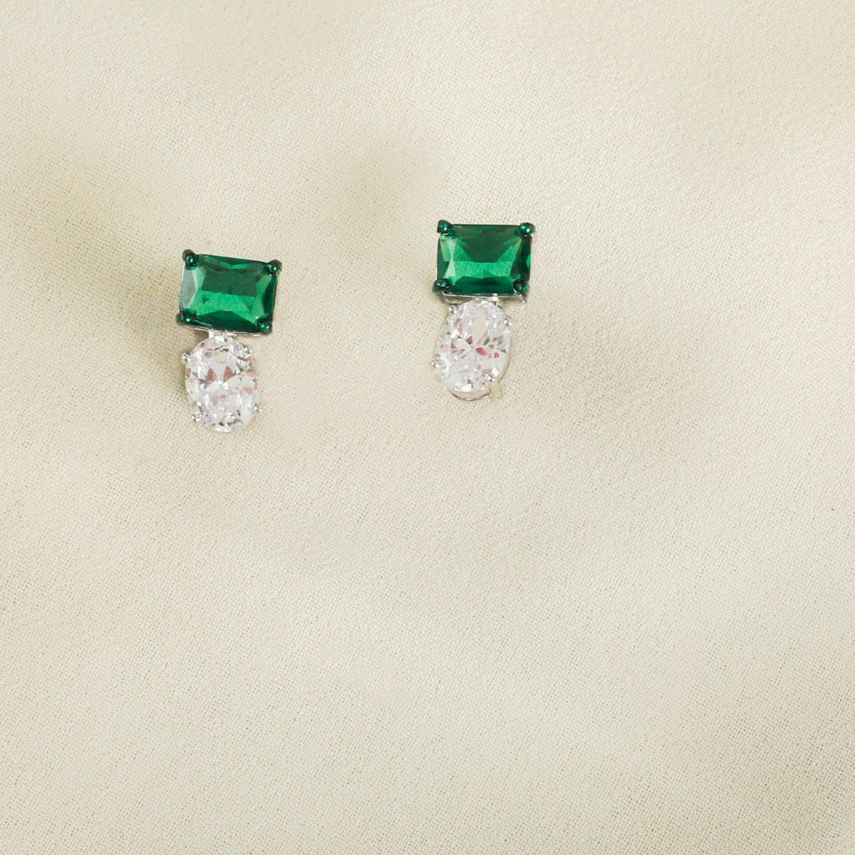 Earrings Emeraude Elegance Silver Stud Earrings