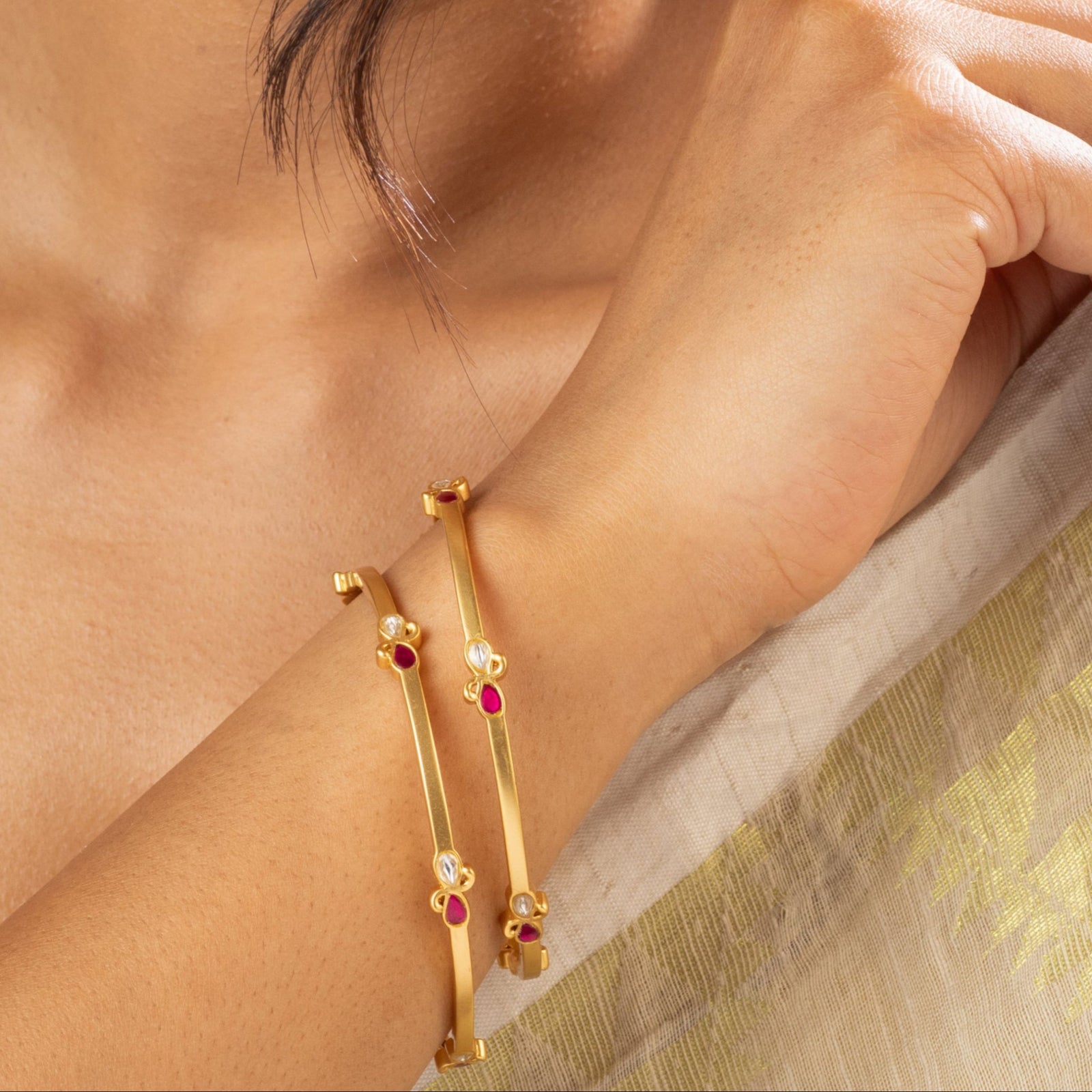 Nazaakat Silver Bangle