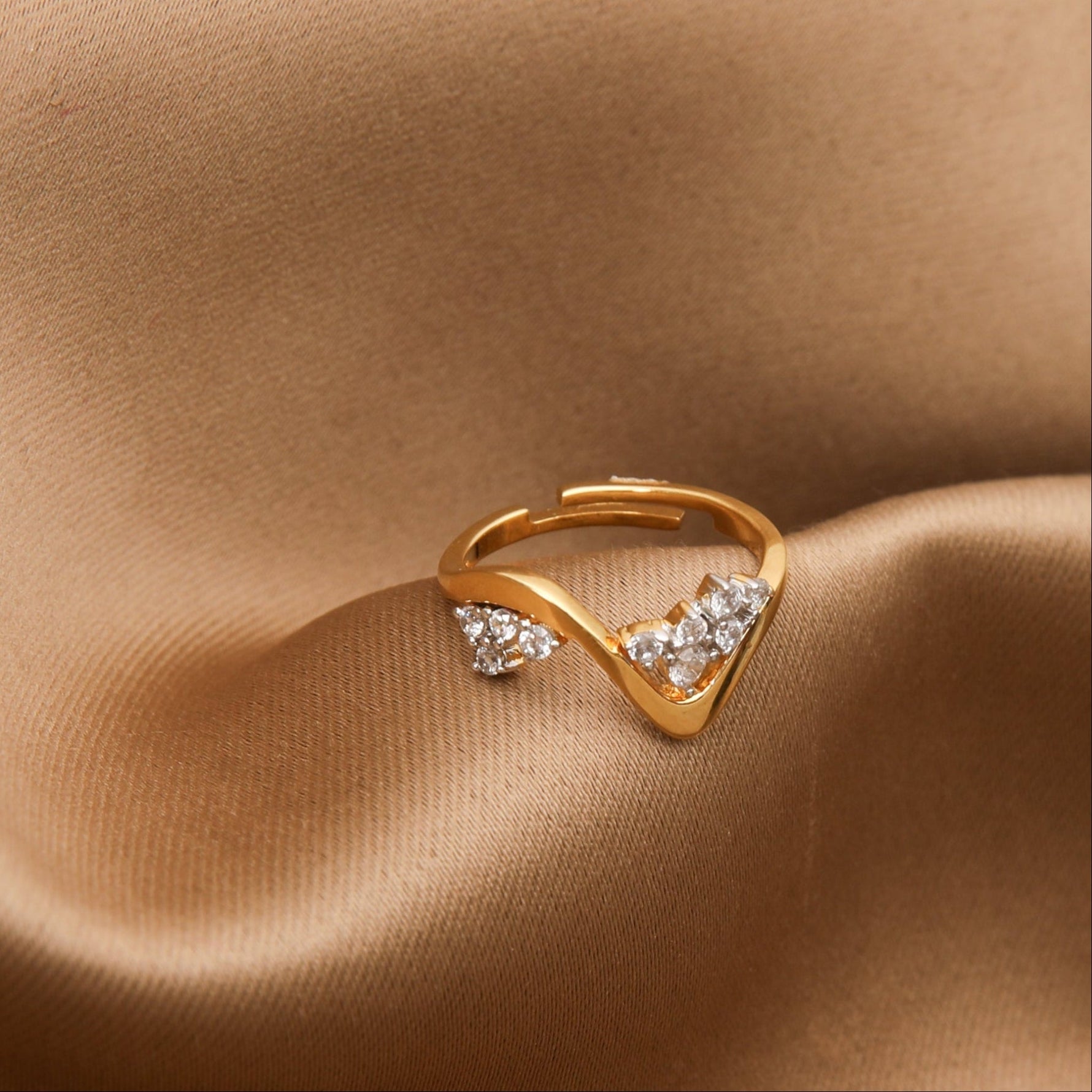 Finger Ring Crest Wave CZ Silver Ring