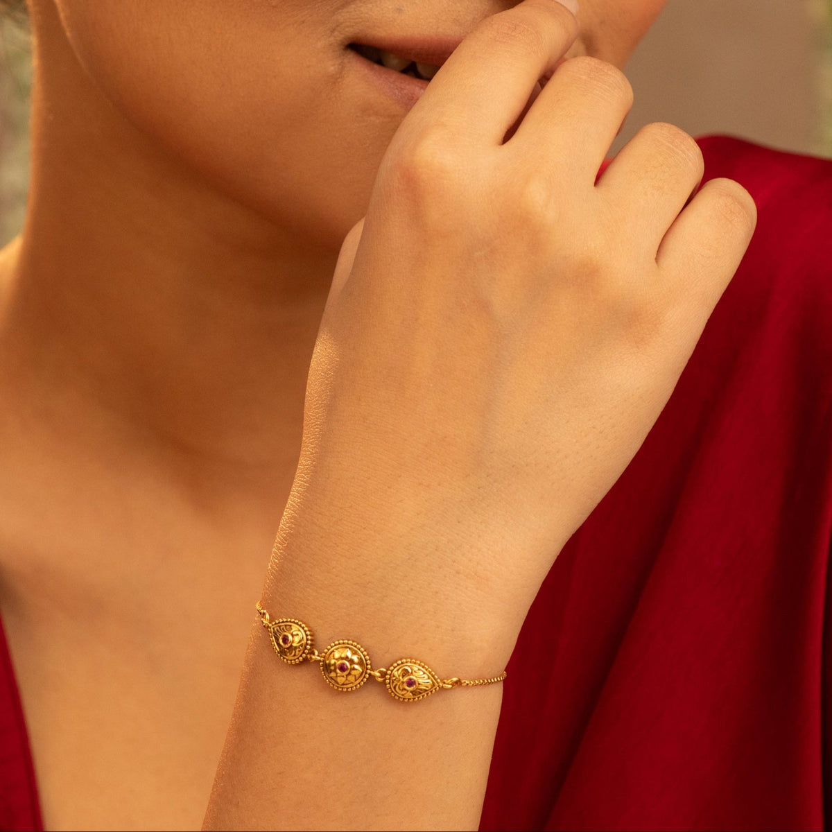 Aarini Antique Silver Bracelet