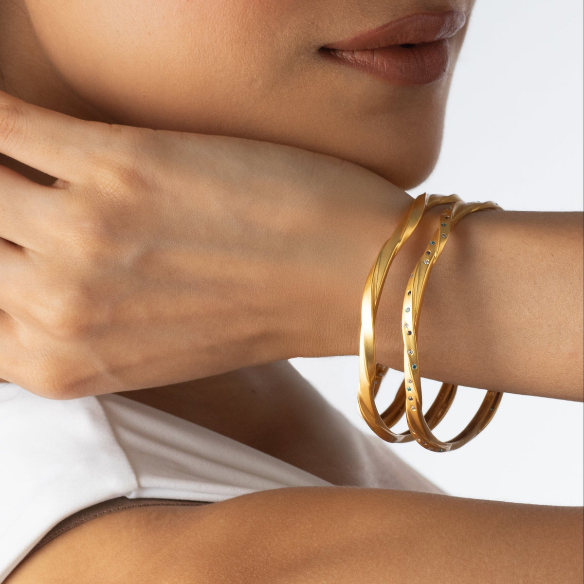 Coastline Sway Silver Bangle