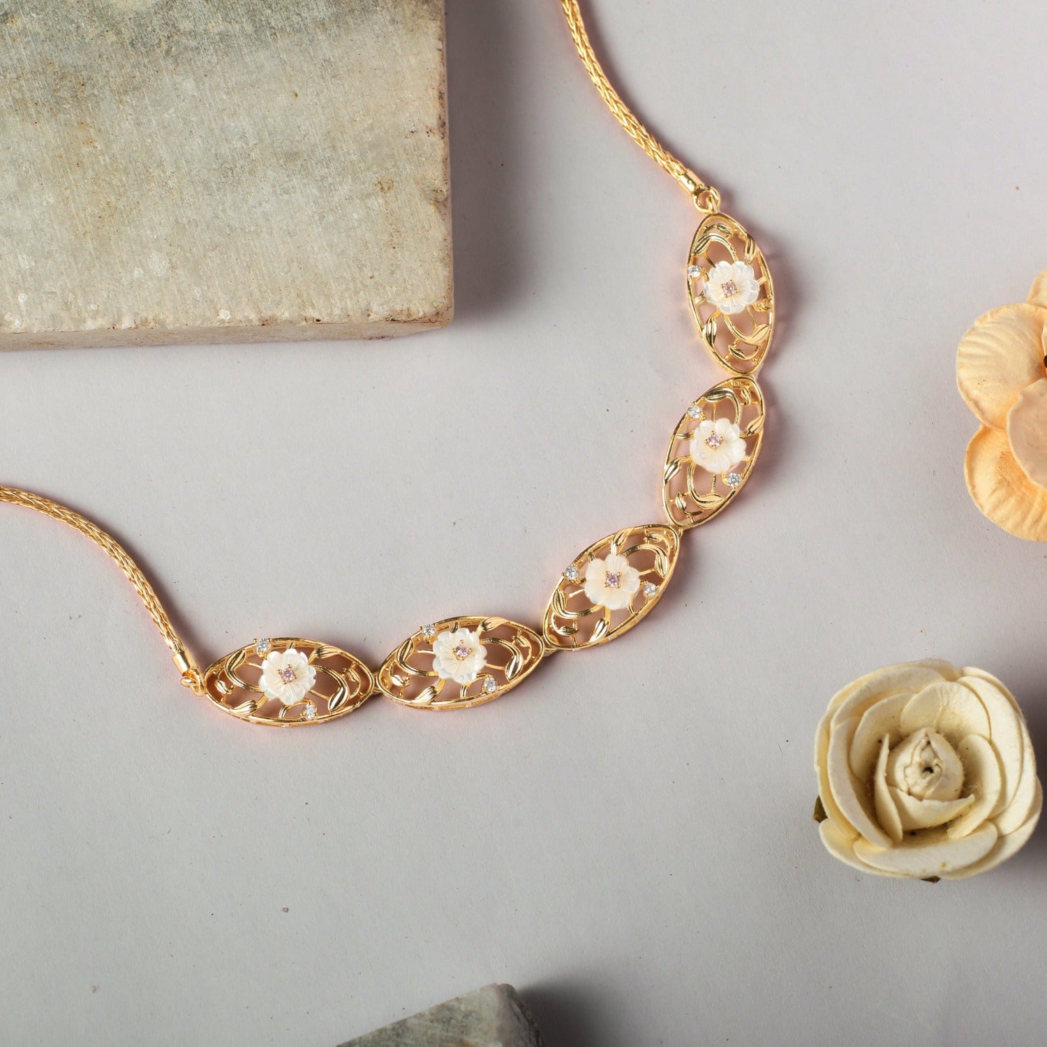 Blossom Veil Silver Short Necklace