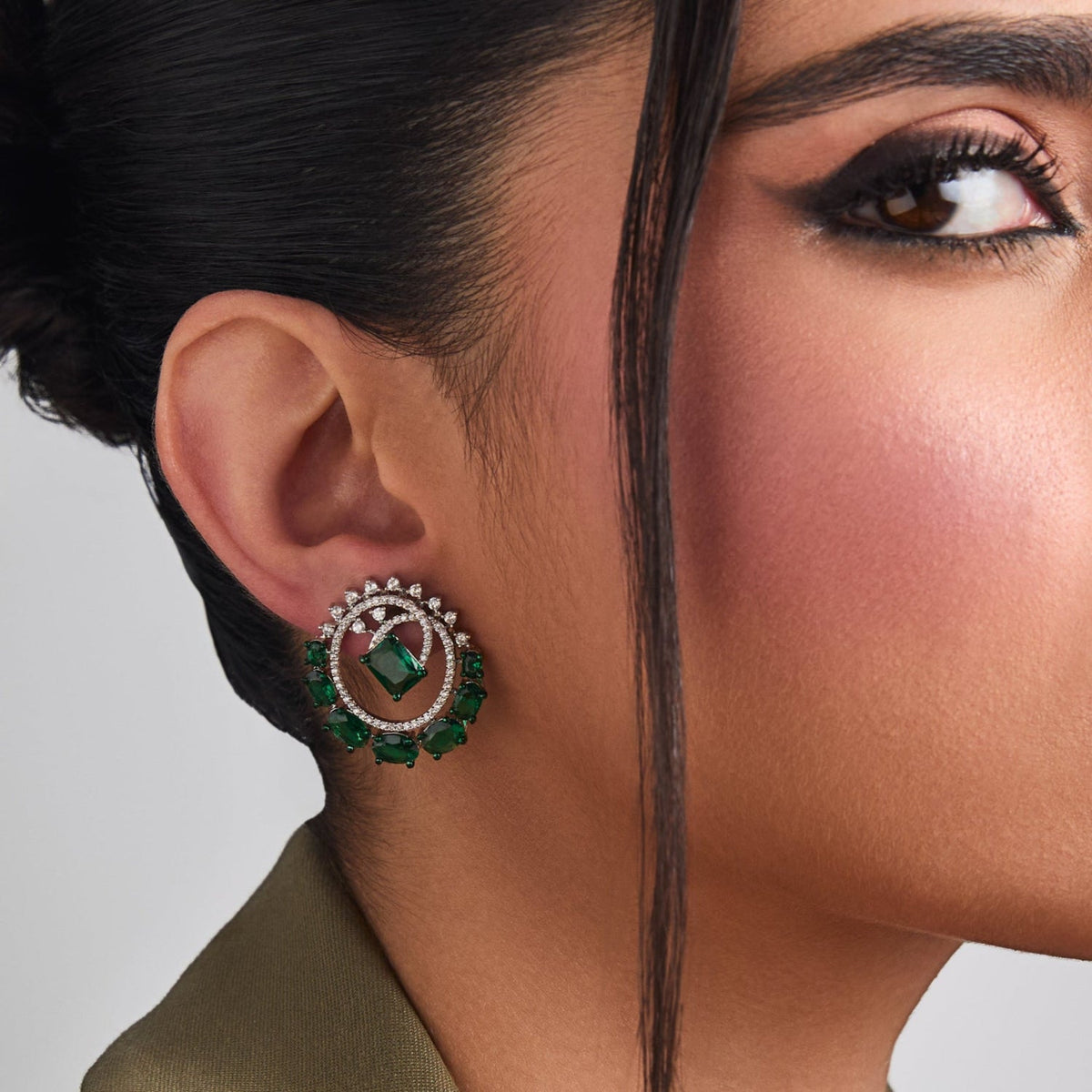 Earrings Emeraude Essence Round Silver Earrings