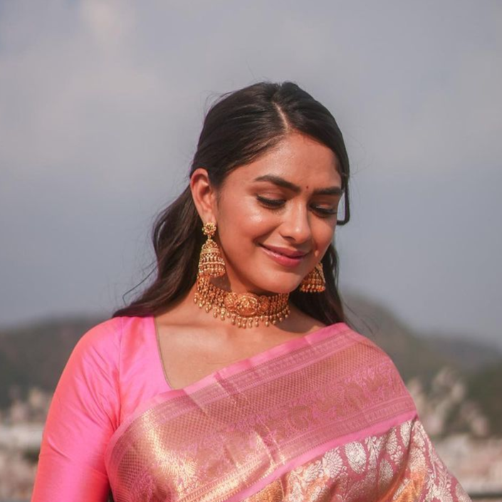 Necklaces Swara Floral Silver Choker Set