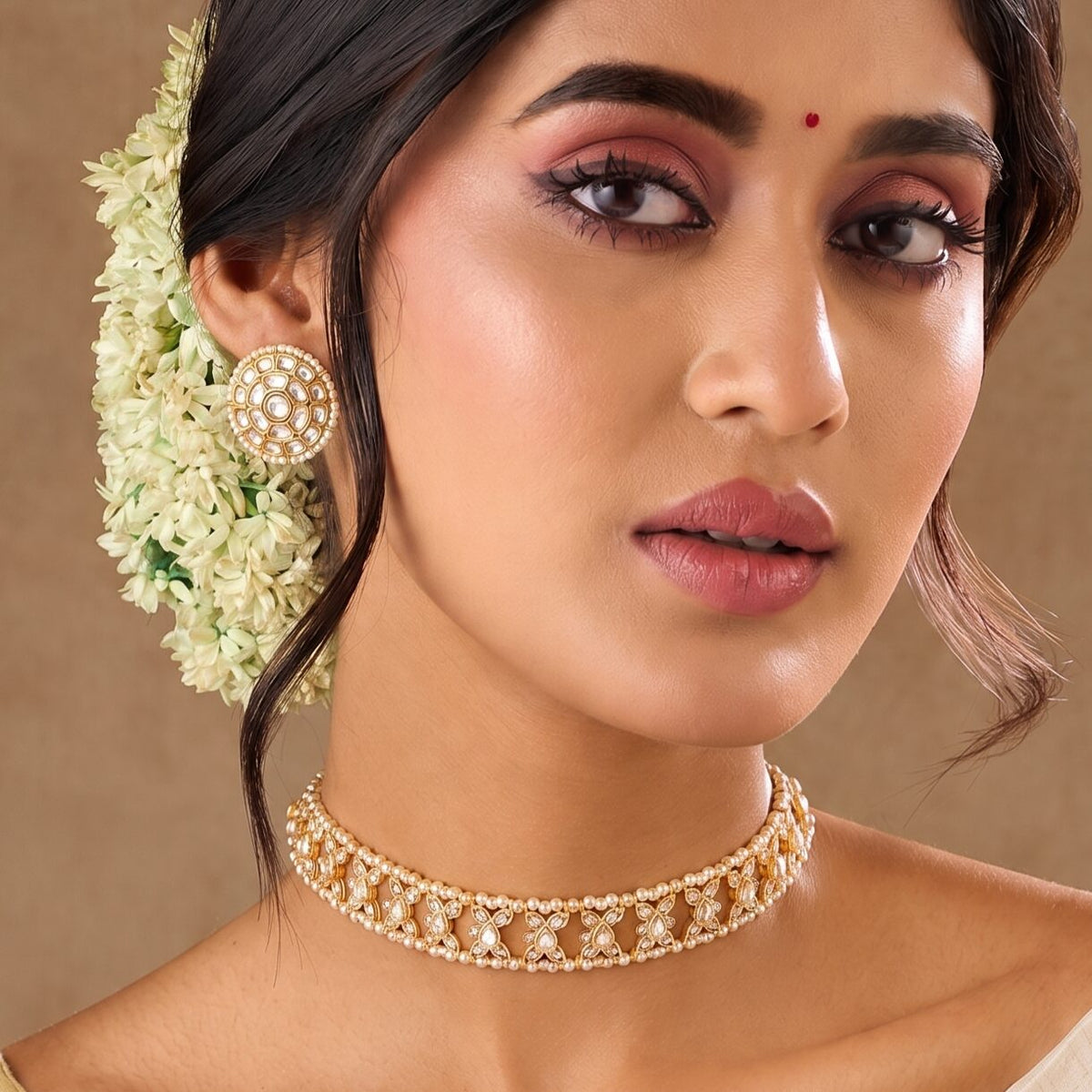 Model wearing a gold-plated silver choker with pearls