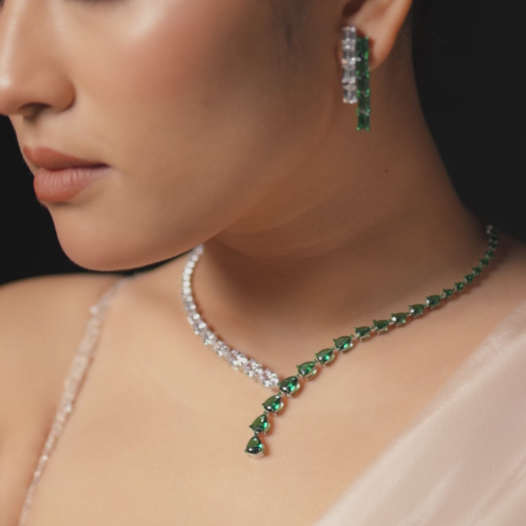 Emeraude Captivating Silver Necklace