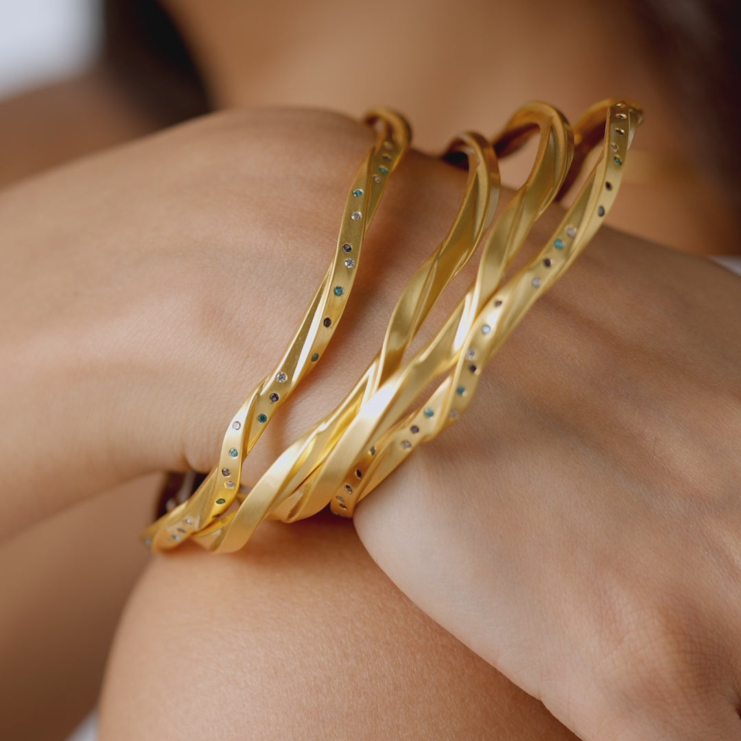 Coastline Sway Silver Bangle