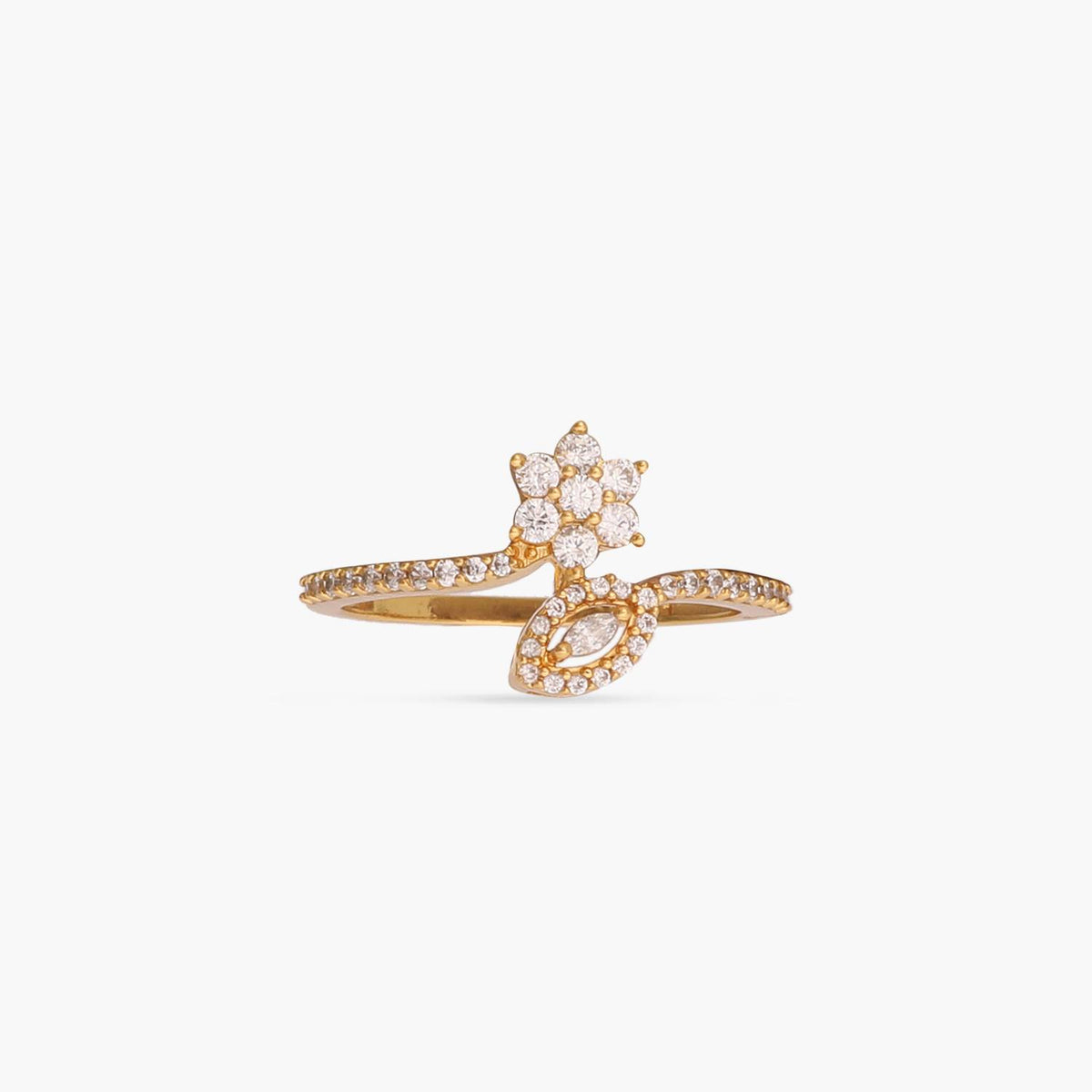 Idylle Blossom Hoops, Yellow Gold And Diamonds - Categories