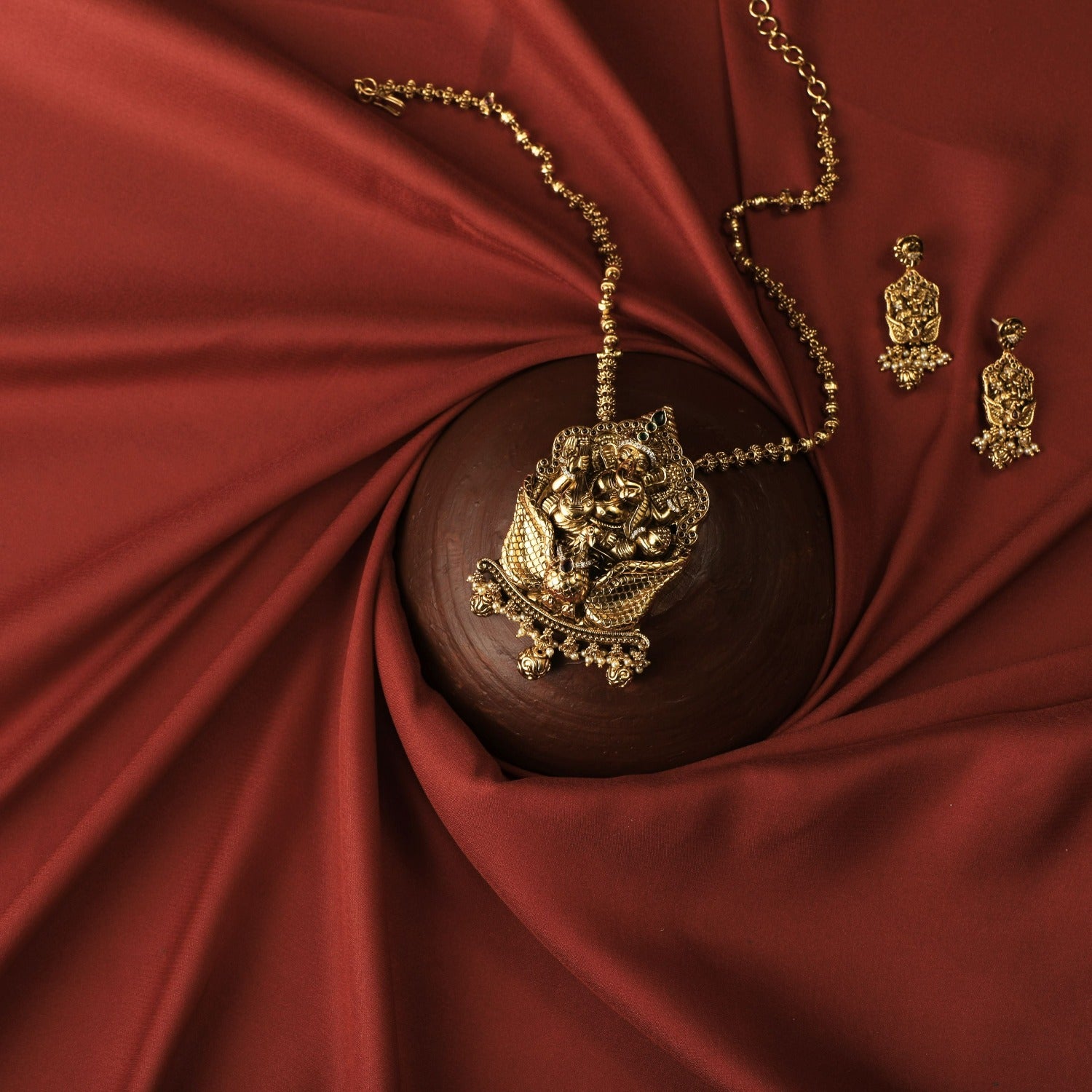 Vinayak Nakshi Antique Silver Pendant Set