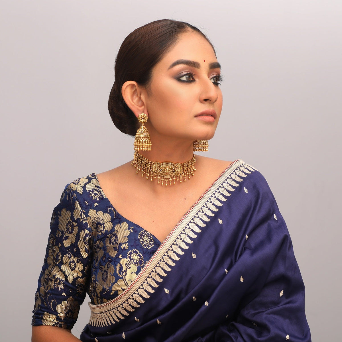 Necklaces Swara Floral Silver Choker Set