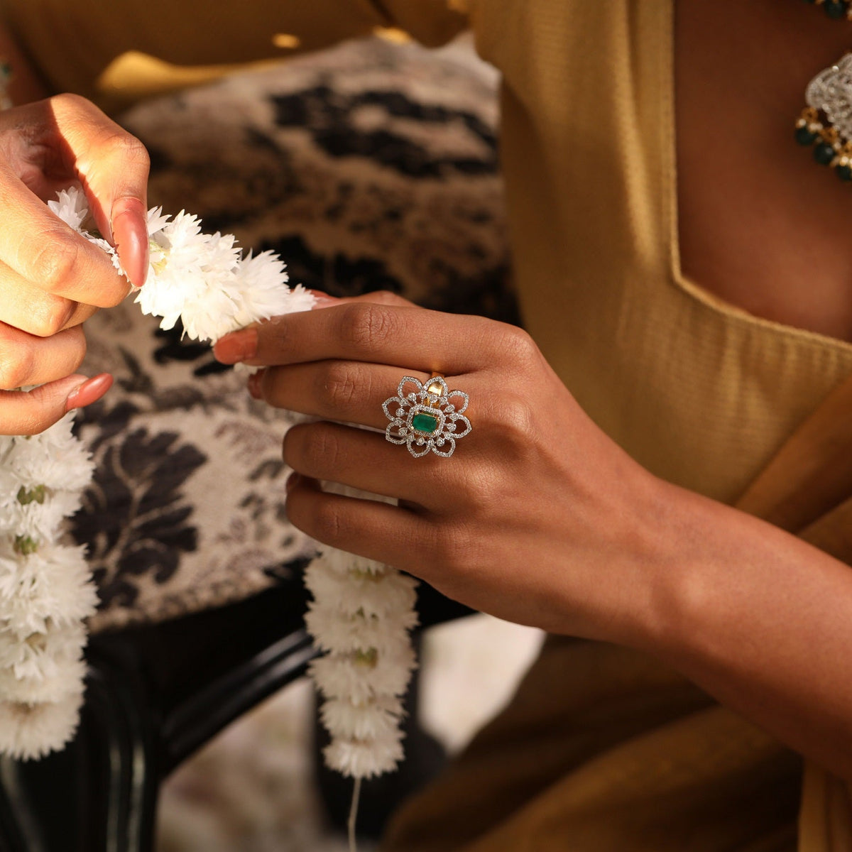 Finger Ring Classic Floral CZ Silver Ring