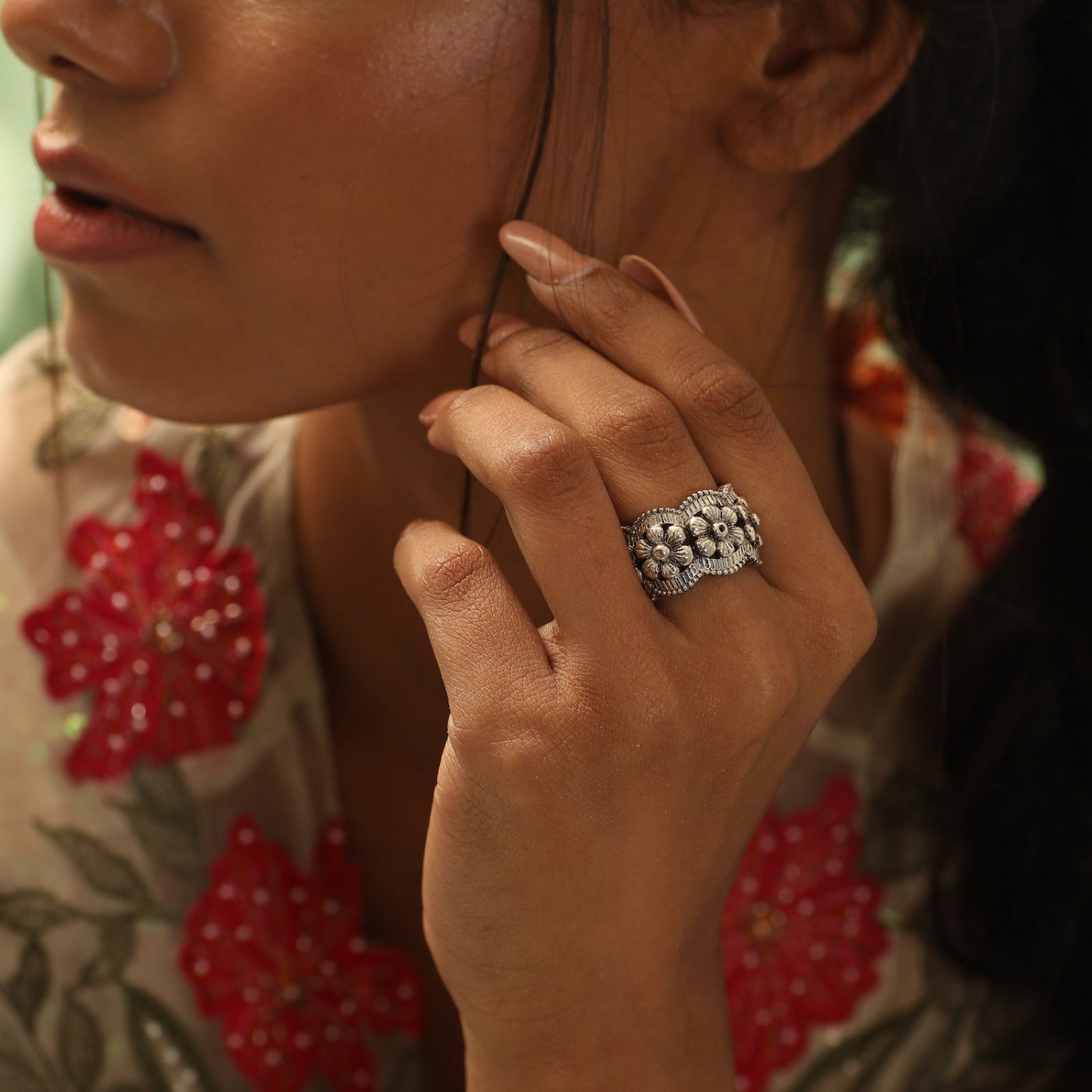 Finger Ring Karamati Floral Silver Finger Ring
