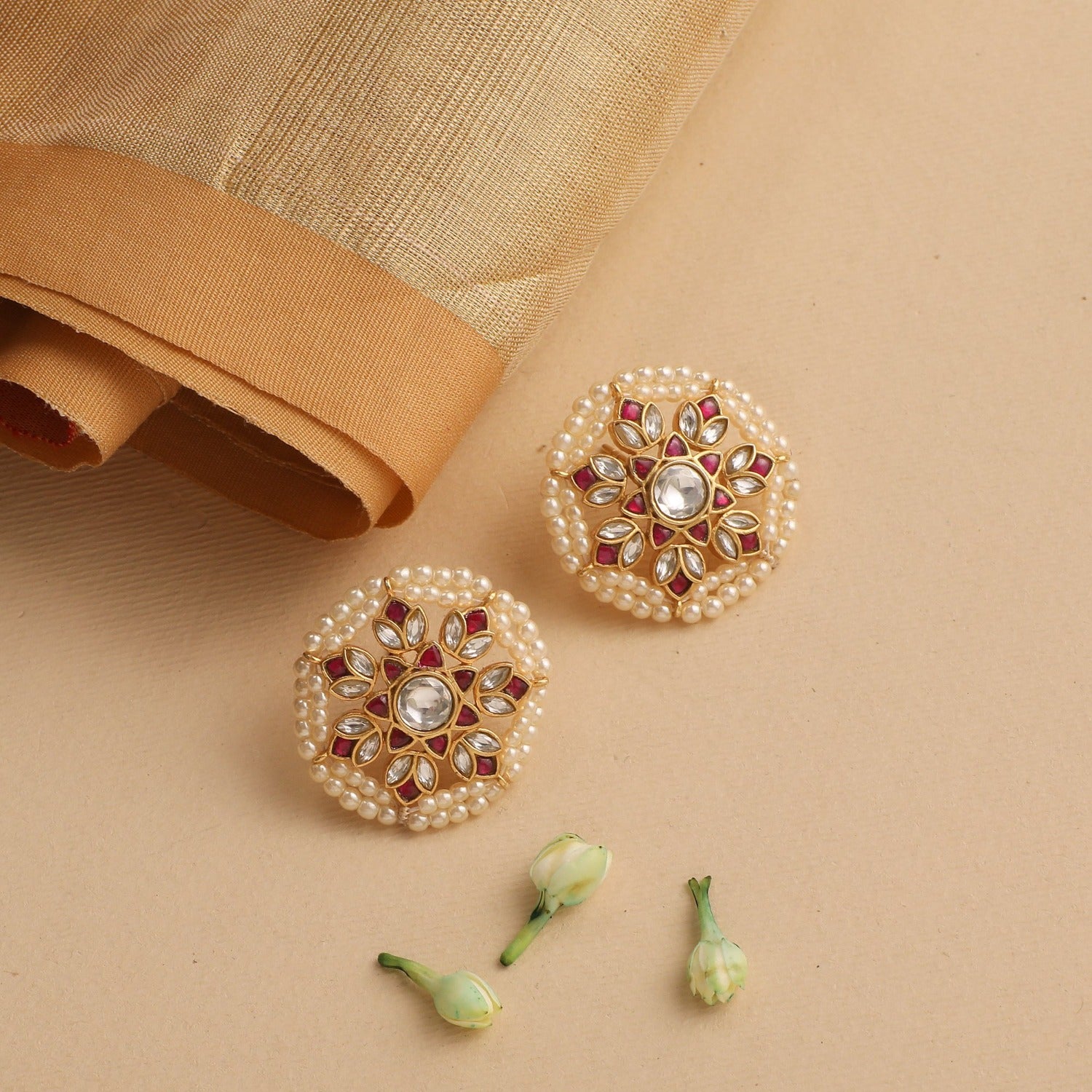 Earrings Utsamaya Contemporary Stud Earrings